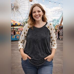 Maurices Sunflower Raglan Top Women’s Medium Gray Floral Sleeve Shirt